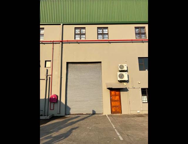 327M² WAREHOUSE TO LET IN BRIARDENE